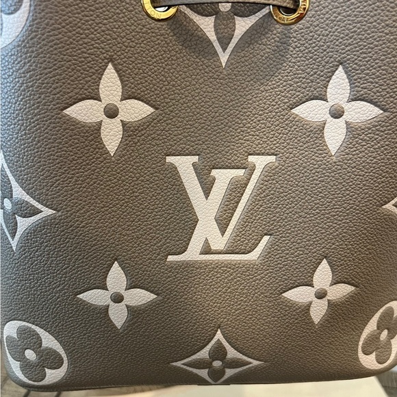 Louis Vuitton NeoNoe - Picture 5 of 10